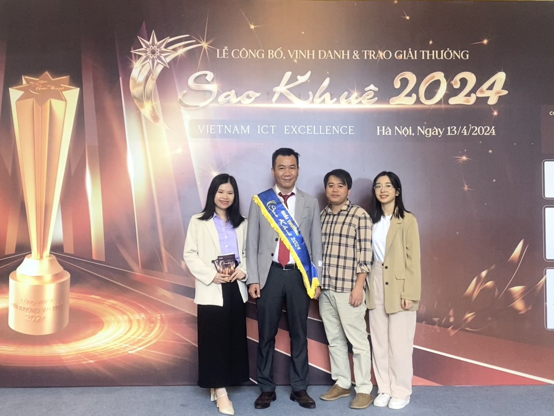 Quản trị Nhân sự Toàn diện iziHRM của IZISolution nhận Giải thưởng Sao Khuê 2024